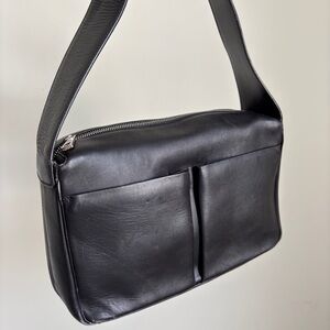 Elegant Black Leather BALLY shoulder bag